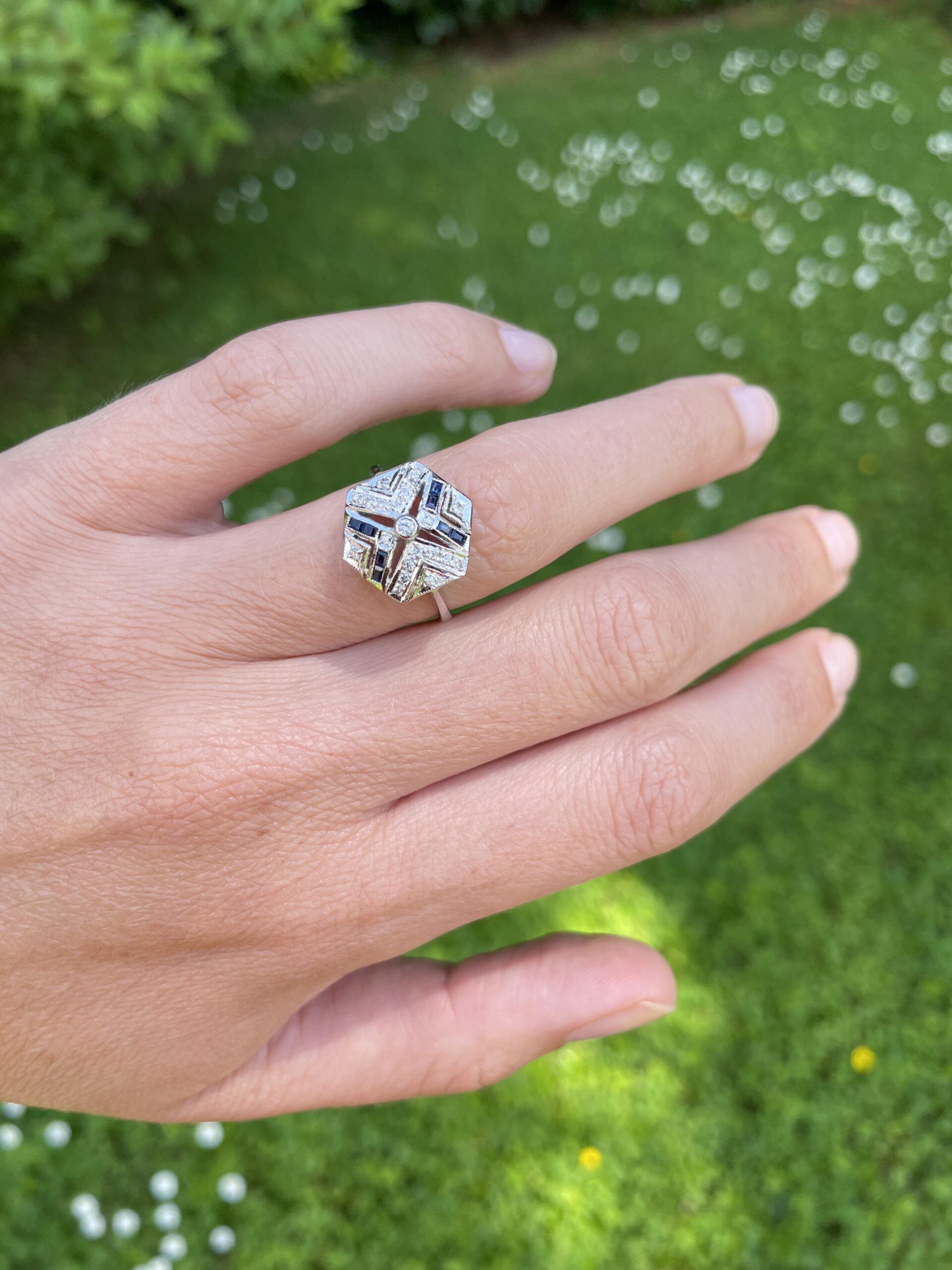 Bague hexagone diamants et saphirs